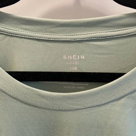 Women’s oversized casual t-shirt - Picture 2 of 2